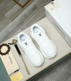 Picture of Louis Vuitton Shoes _SKULVsz38-45hnh032517340